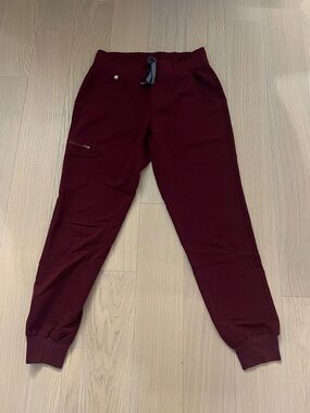 FIGS women’s size small Zamora joggers maroon/burgundy